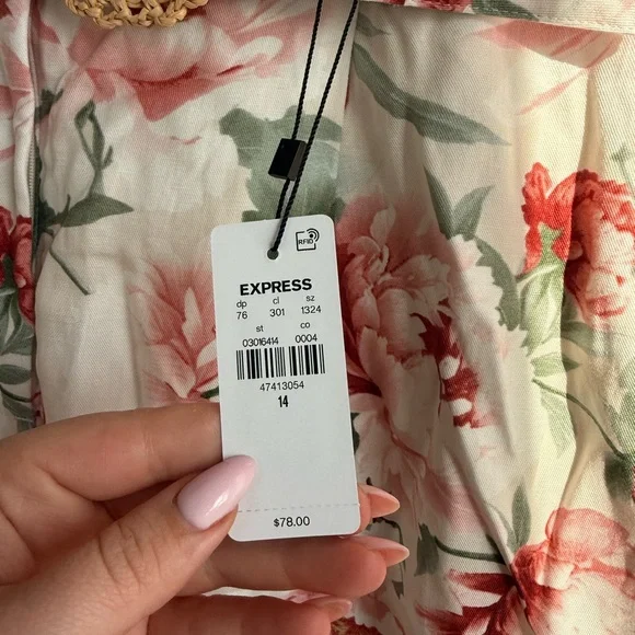 NWT EXPRESS WOMENS HIGH WAISTED FLORAL LINEN SHORTS - Picture 3 of 6